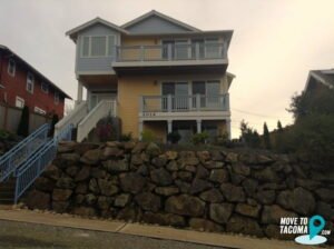 a House on a hill in Tacoma