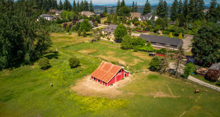 A barn on land in Edgewood WA