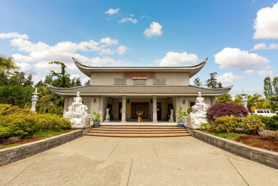 a photo of the front of the Vietnamese Buddhist Meditation Center (Chùa Phước Huệ) tacoma washington