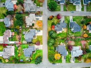 A photo of several blocks of homes in Tacoma suburb, Summit. The leaves on the trees are turning orange and red.